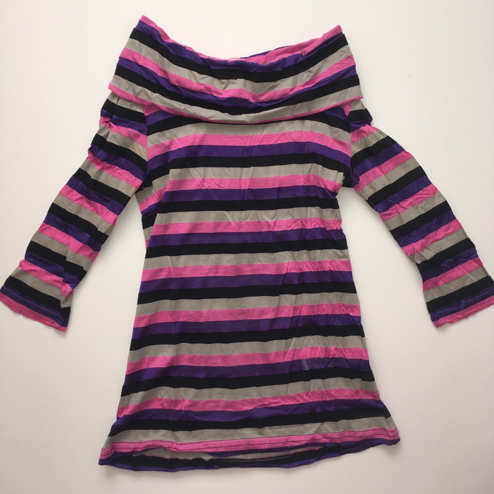 • Stripped 3/4 sleeve shirt •